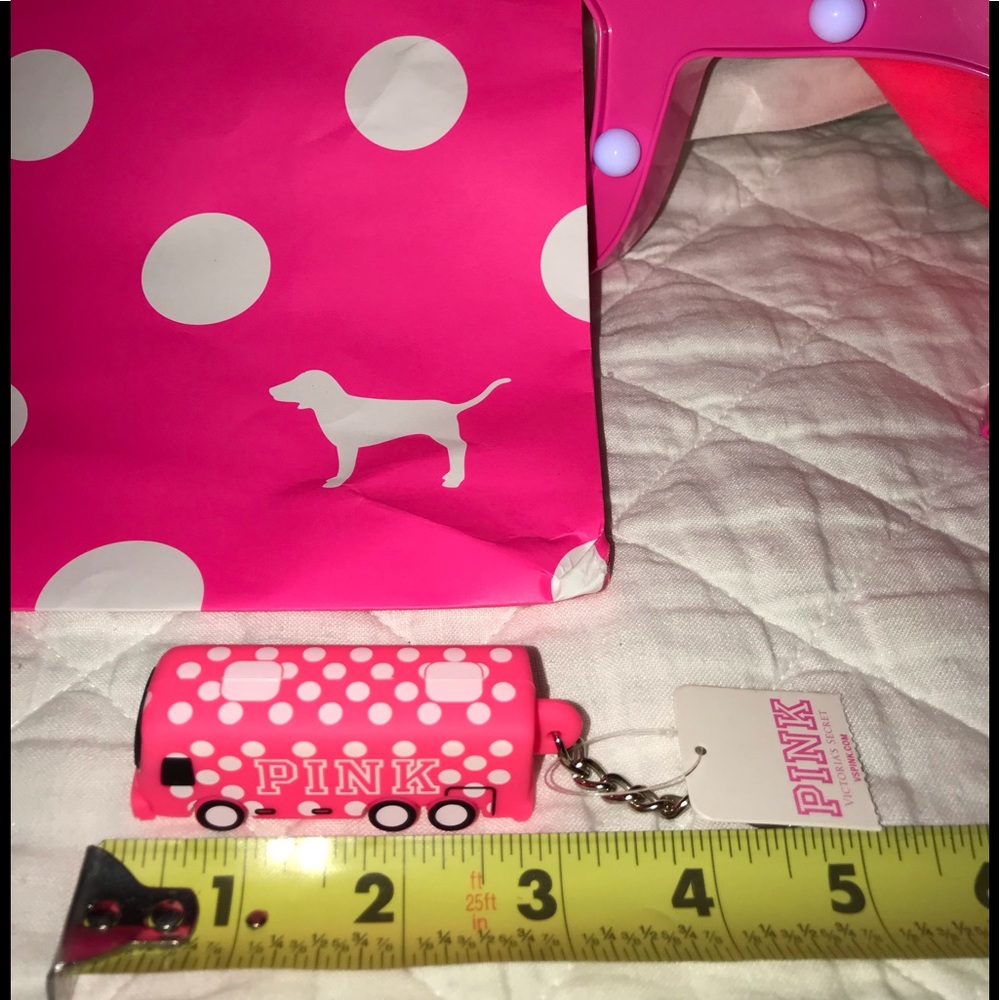 💕EXCLUSIVE VS PINK BUS KEYCHAIN 💕 - Picture 5 of 5